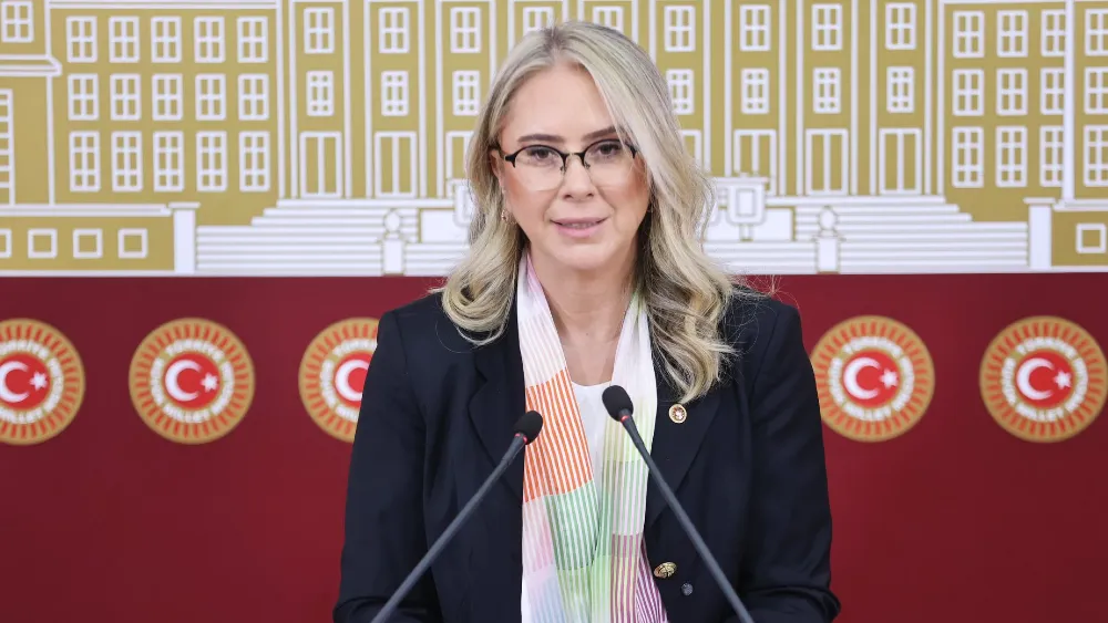 Çankırı’dan Arslan’a cevap: Rekorunuz İzmir’i kokutan çamur dağları