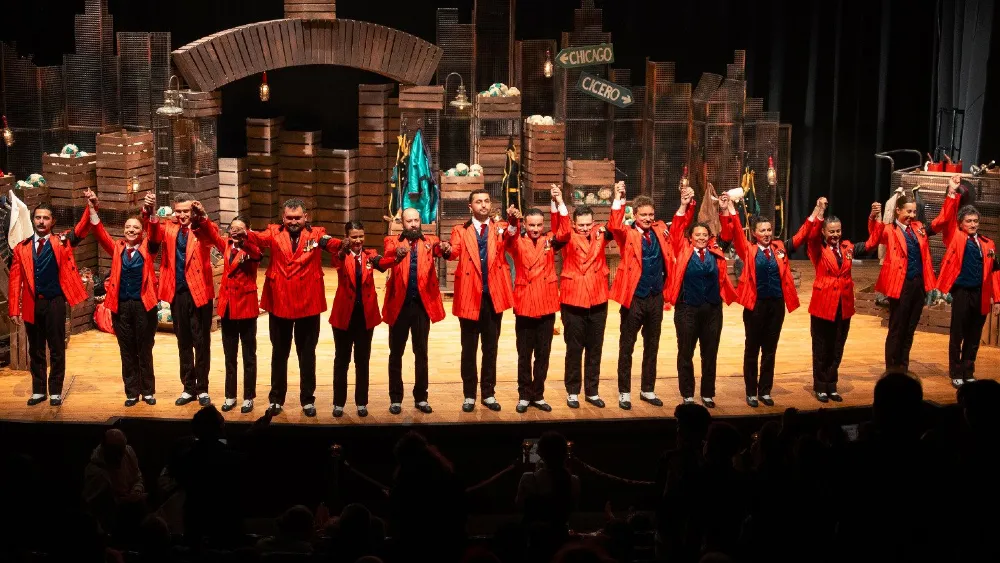 Dünya Tiyatro Günü’ne İzmir'de iki sahnede kutladı