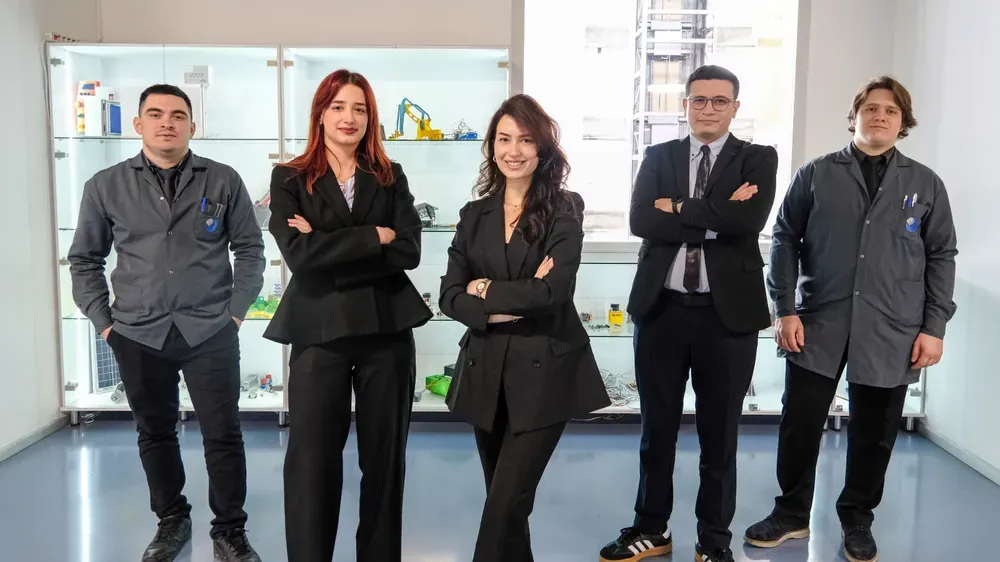 Eli anahtar tutan mühendisler için okula geri döndüler