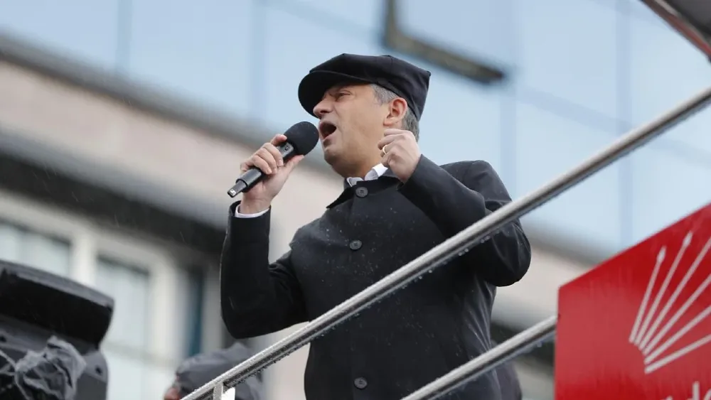 Özel, Erdoğan'a Kuşadası'ndan seslendi: Adayın Özlem'i karşımıza çıkar!