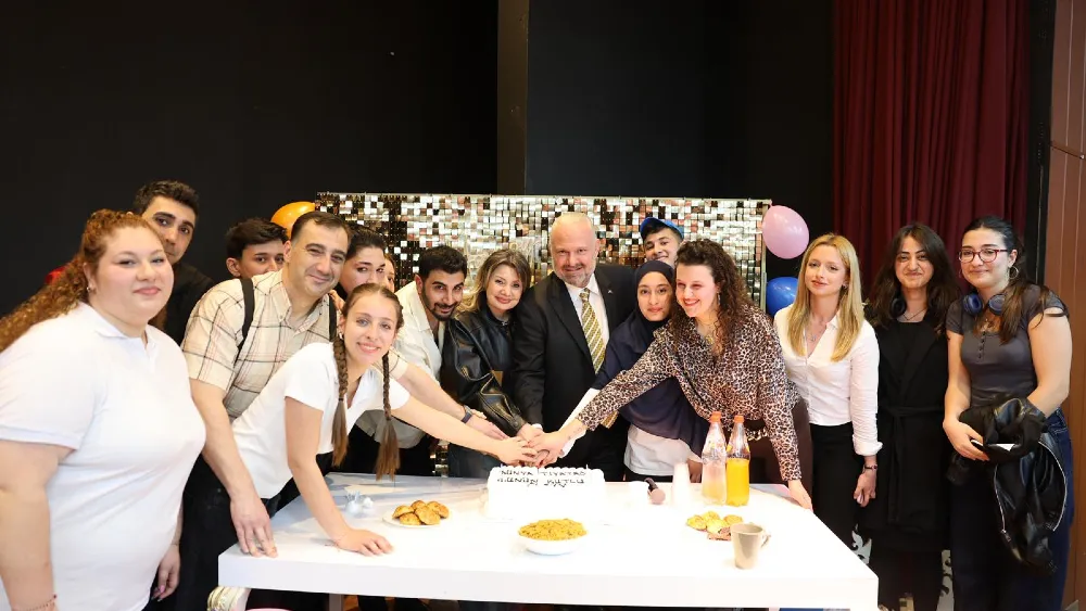 Menemen Belediye Tiyatrosu, Dünya Tiyatrolar Günü'nü Sahnede Kutladı