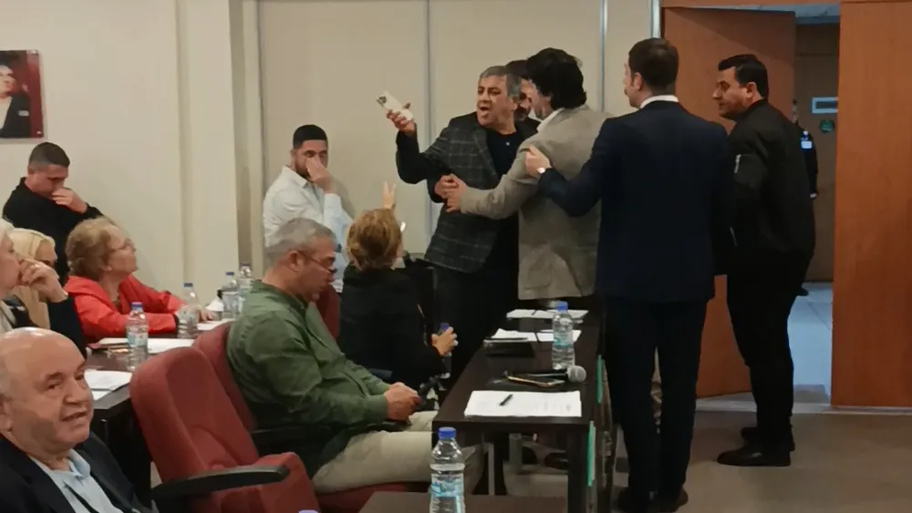 Karşıyaka Belediyesi Meclisi’nde ‘O… ç…, p… k, namussuz, alçak” sesleri…