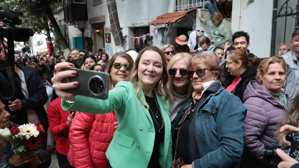 Konak’tan Dario Moreno için unutulmaz şenlik: İzmirliler akın etti