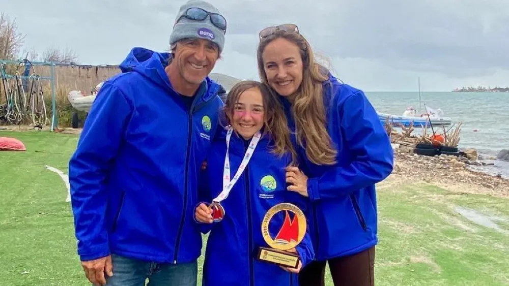 11 yaşındaki rüzgar sörfçüsü Selin Diaz, anne ve babasının izinden gidiyor!