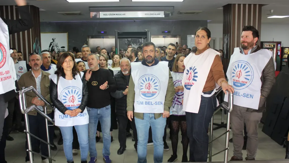 Buca ve Karşıyaka belediyelerinde memurlar, sosyal denge tazminatı için eylem yaptı! 