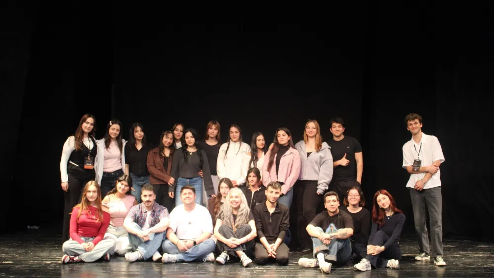 Üniversiteliler tiyatroda buluştu
