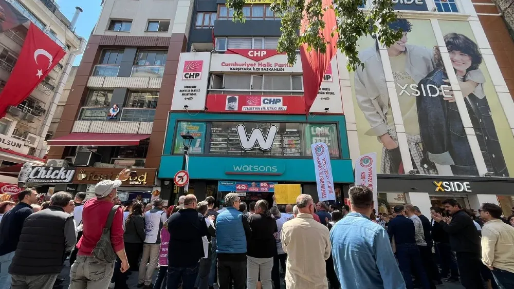 Karşıyaka'da memurlar CHP'nin kapısına dayandı!