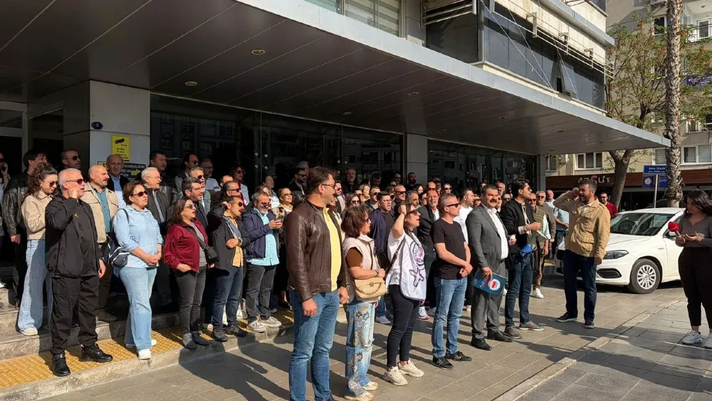 Karşıyaka'da memurlar tam gün iş bıraktı: Kasada para yok yalanına sarılmasınlar!