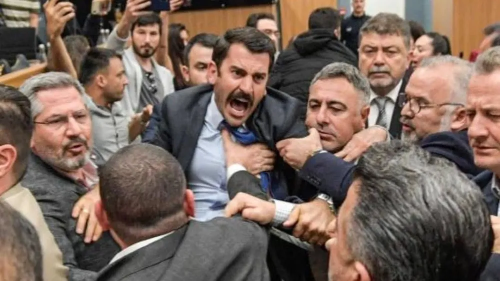 CHP Meclis Grupları: İktidar belediyelerimizin çalışmasını engellemek için vandallık yapıyor!