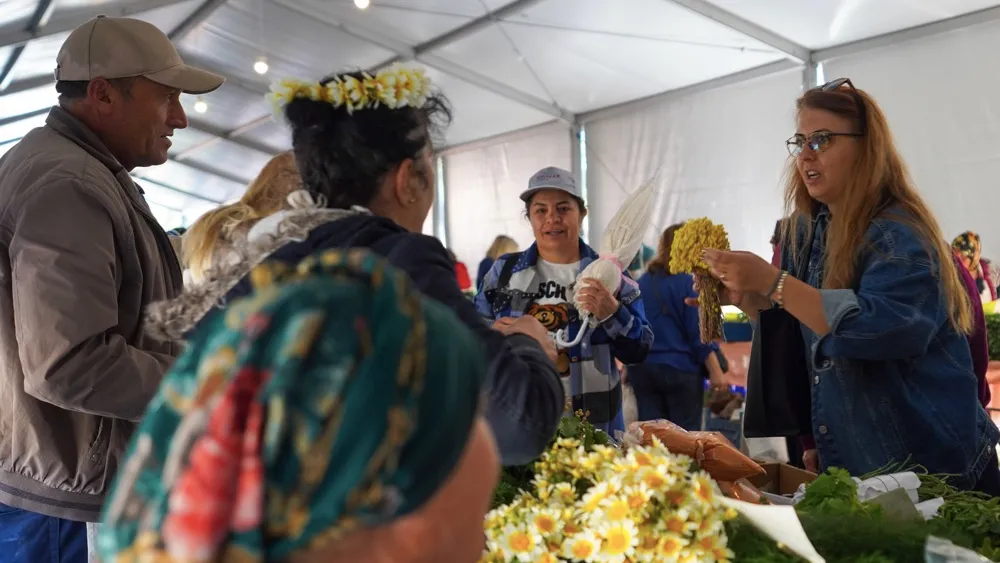 15. Uluslararası Alaçatı Ot Festivali’nde stantlar açıldı, yarışmalar ve etkinlikler hafta sonu boyunca sürüyor