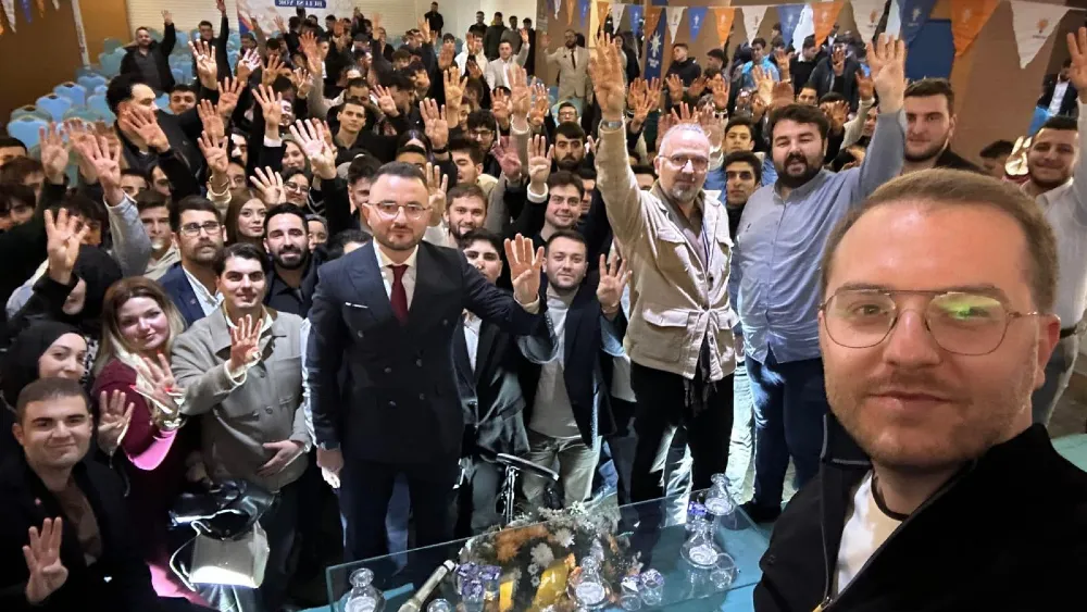 AK Parti İzmir İl Gençlik Kolları Başkanı İçelli: İzmirli gençler Meslek Fabrikası eylemlerine itibar etmedi