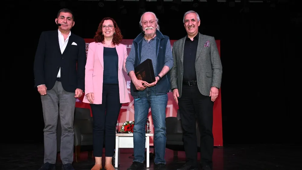 Usta Sanatçı Cahit Berkay Manisalılarla Buluştu