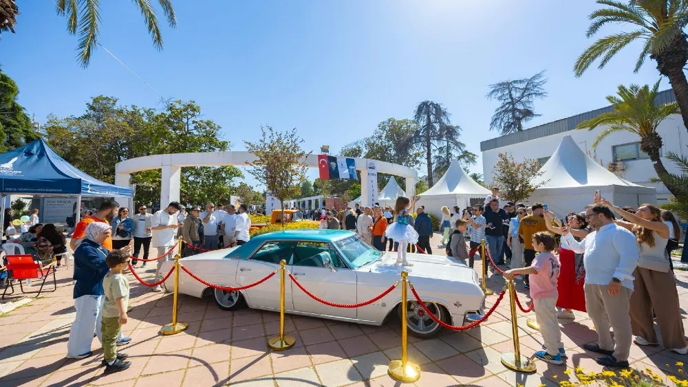 Klasik Otomobil Sergisi ziyaretçilerini zaman yolculuğuna çıkardı