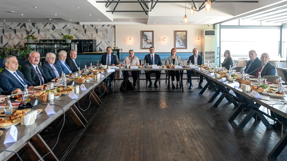 İzmir’de CHP-iş dünyası zirvesi… “İktidara geliyoruz, ülkeyi krizden çıkaracağız”