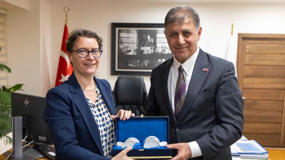 Başkan Tugay Büyükelçi Dumont ve Fransız heyetini konuk etti