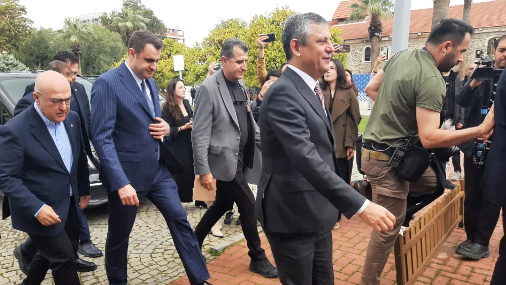 Özgür Özel İzmir vekilleriyle toplandı