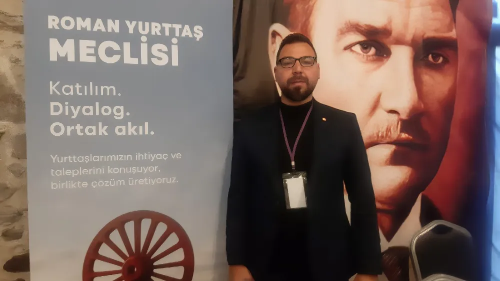 Özgür Özel'den Romanlara kentsel dönüşüm garantisi: "Değer kazanan Roman mahallelerini müteahhitlere peşkeş çektirmeyeceğiz"