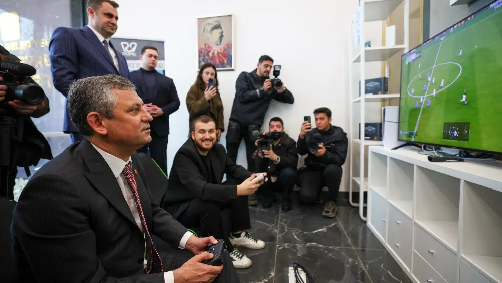 Özel’den İzmir’deki 29 belediye başkanına teşekkür: “Halkçı belediyecilik örnekleri gösterdikleri için her birine ayrı ayrı teşekkür ediyorum”