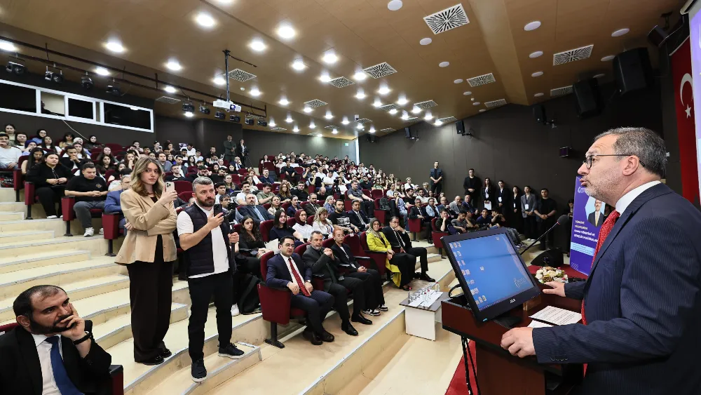 Dr. Mehmet Muharrem Kasapoğlu’ndan öğrencilere: Koltukların sahibinin millet olduğunu unutmayın!