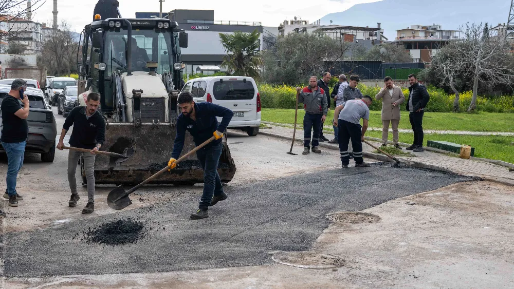 Bornova’da 90 günde 722 çukura müdahale