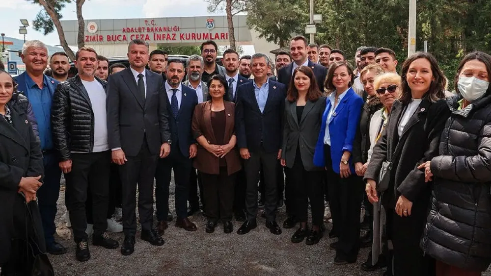 CHP lideri Özel’den cezaevindeki Soyer ve Aslanoğlu’na ziyaret