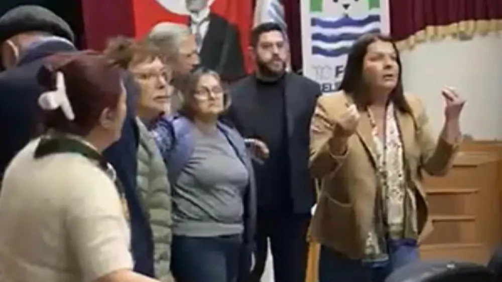 Foça'da ADD seçiminde büyük kriz… Başkan Fıçı çılgına döndü!