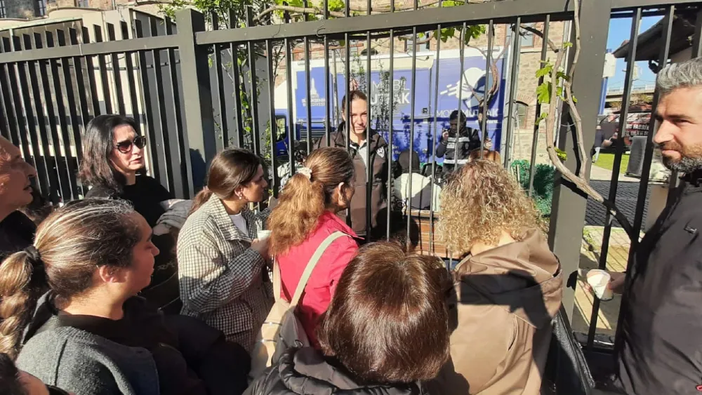 Çalışanlar Meslek Fabrikası’na alınmadı, gözyaşlarını tutamayanlar oldu!