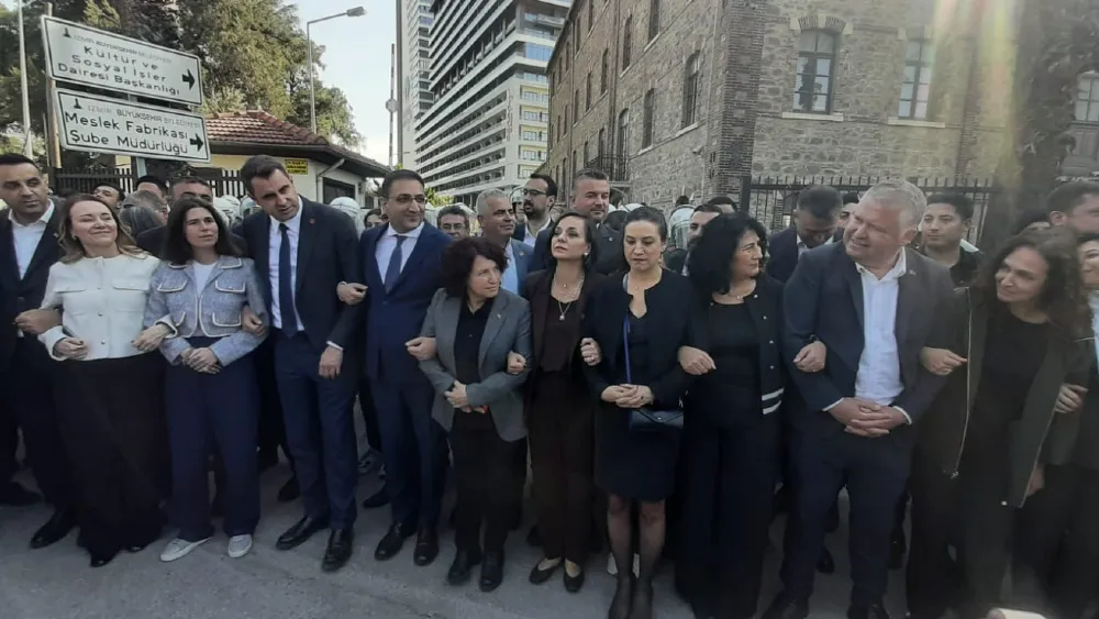 Çağatay Güç: Eninde sonunda bu bina Büyükşehir'in olacak! Belediye başkanlarından kol kola tepki!