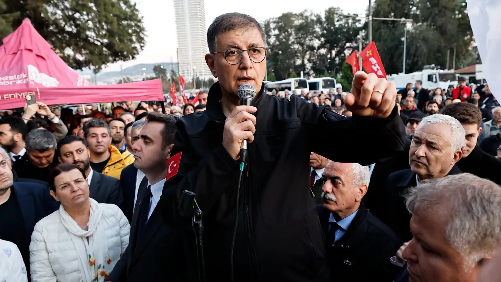 Tugay’dan kararlıaçıklama: Bu bina İzmir halkına verilene kadar buradayım…