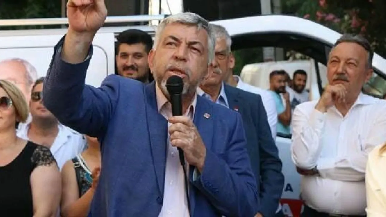 CHP Grup Başkanvekili Kazım Umdular, aynı zamanda Meclis Birinci Başkanvekilliği görevine de seçildi.