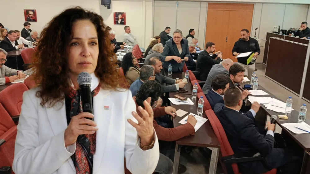 Karşıyaka Belediyesi’nde şok… Başkan Ünsal'a muhalif meclis üyeleri komisyonlardan istifa etti