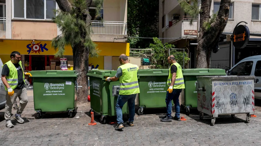 Bornova’ya 325 yeni ve büyük hacimli çöp konteyneri
