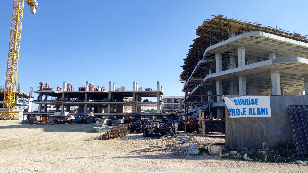 Çeşme'nin canına okuyacak kaçak rezidans inşaatı devam ediyor...Çeşme Çevre Derneği'nden 'derhal durdurulsun' çağrısı