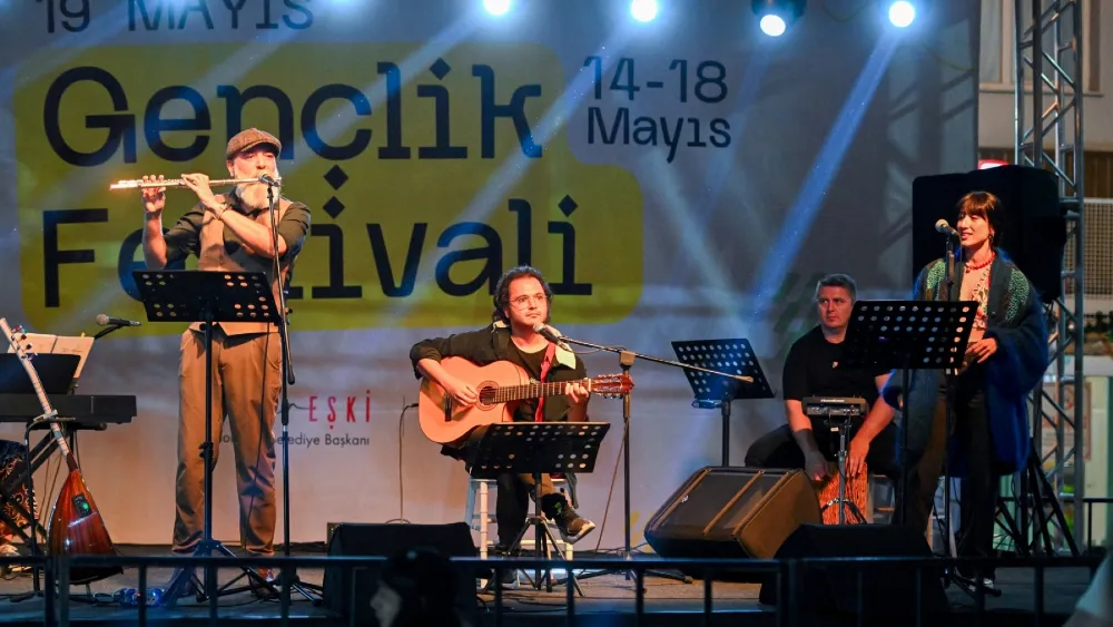 Bornova’da 19 Mayıs Gençlik Festivali Grup İlyada konseri ile başladı