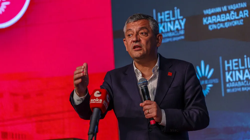 Özgür Özel'den Karabağlar kentsel dönüşüm tanıtımında meclis üyelerine 'oybirliği' teşekkürü