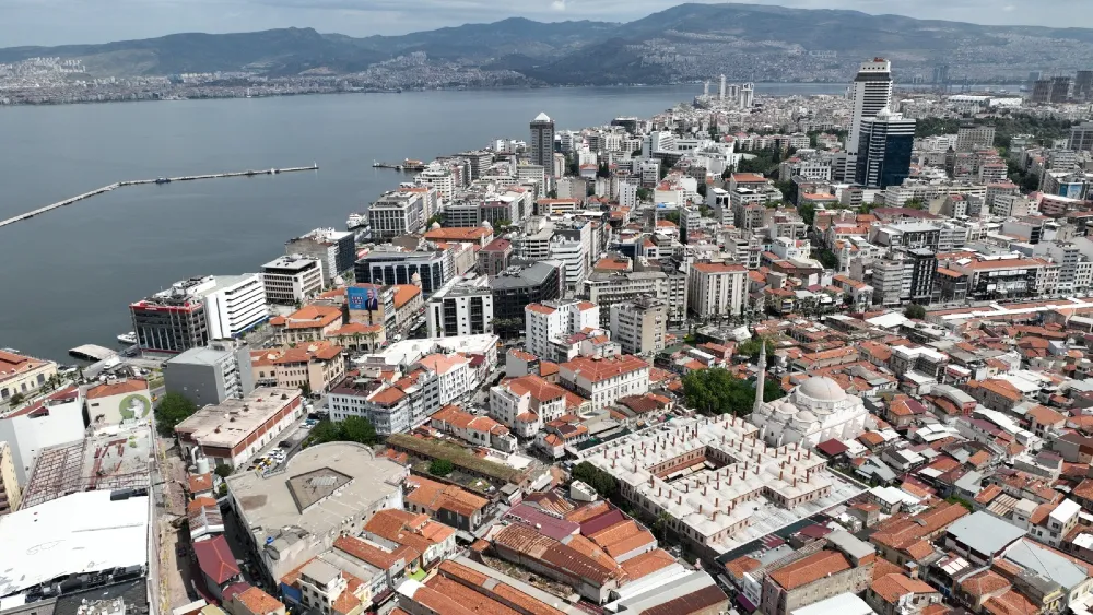 “İzmir Yenileniyor” markası tescillendi