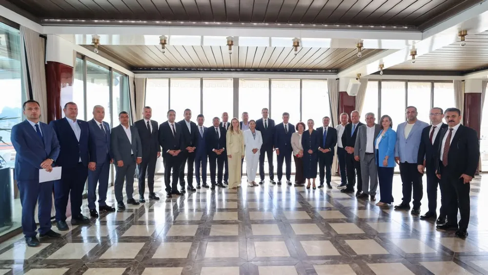 CHP'li belediye başkanları Güç ve Tugay önderliğinde toplandı