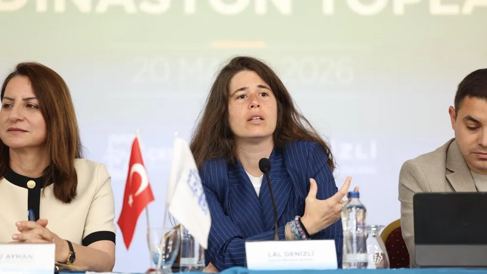 Çeşme Belediyesi 2026 yaz sezonu öncesi esnafla bir araya geldi, iyi bir sezon için ortak akıl dileğinde bulunuldu