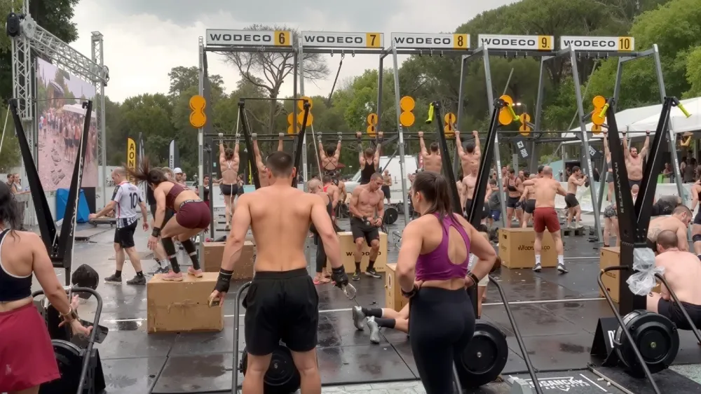 İzmirlileri yağmur bile durduramadı..Yağmur altında fitness coşkusu