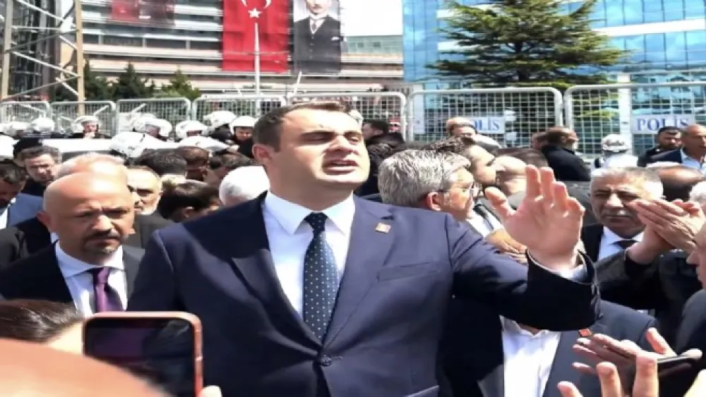 CHP'li Güç'ten Genel Merkez önünde açıklama: Bu barikatları yıkacağız!
