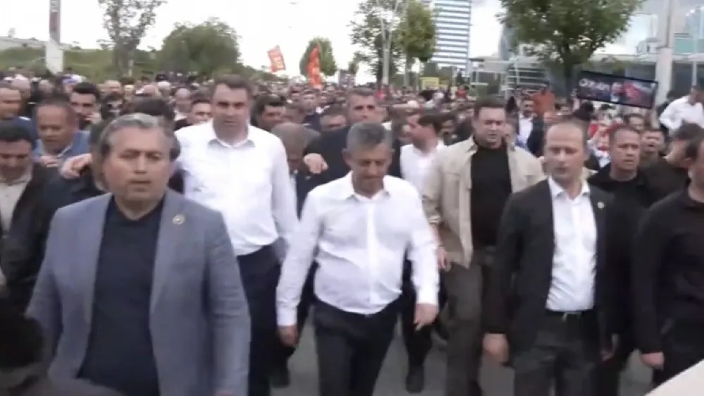 Özgür Özel TBMM'ye yürüyüş başlattı