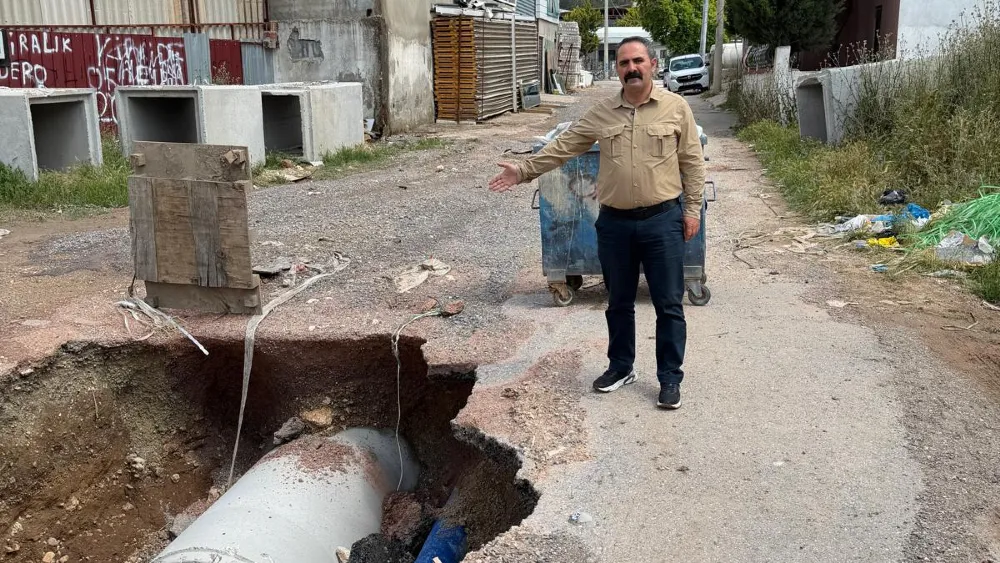 AK Partili Balyemez'den Tugay'a İZSU çukuru tepkisi: Hizmet değil ölüm çukuru