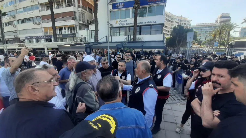 Cumhuriyet Meydanı’nda bekleme tartışması 