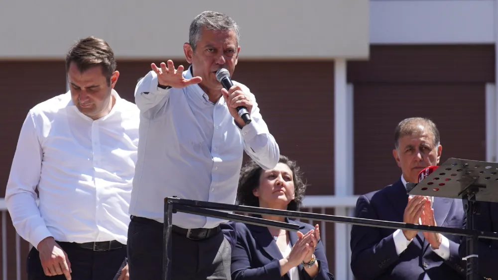 Özel'den İzmir'de Kılıçdaroğlu'na tarihi çağrı: Sandık kuralım 2 milyon CHP’li genel başkanı seçsin