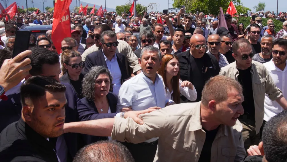 Özel Cumhuriyet Meydanı’ndan Gündoğdu’ya yürüyor