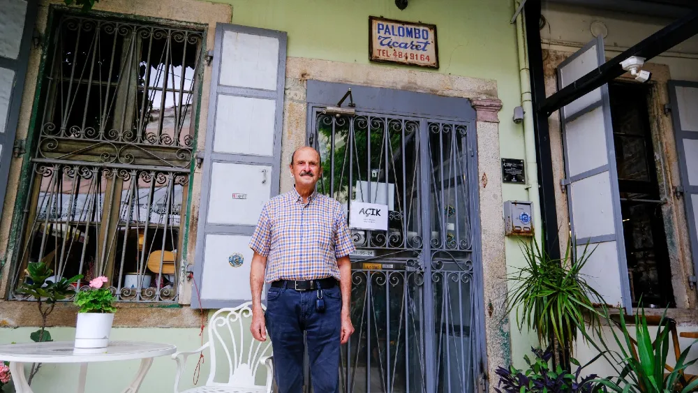 İzmir’in simgesi Palombo Ticaret, 96 yıldır tarihe tanıklık ediyor