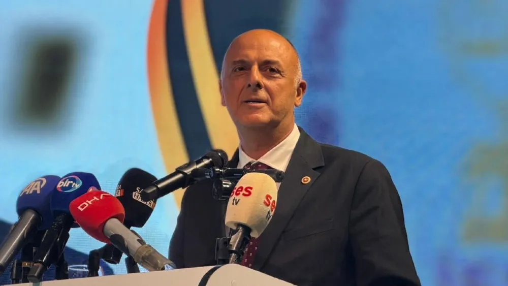 CHP'li Özlale: Esnafın önünde el sıkışalım