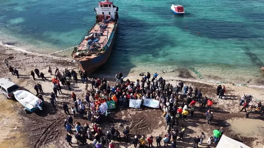 Bakanlık’tan Urla’daki gemi için ‘kaldırılsın’ talimatı!