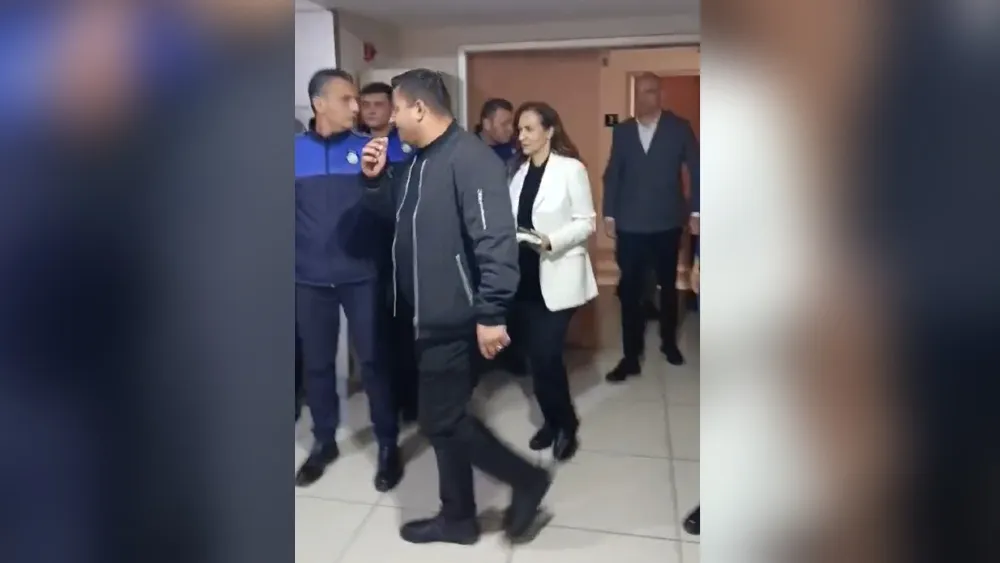 Ünsal memur protestosuyla meclise girdi