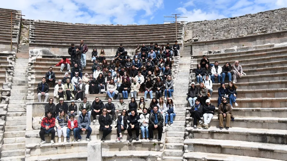 Üniversite öğrencilerine Bergama ve Ödemiş gezisi